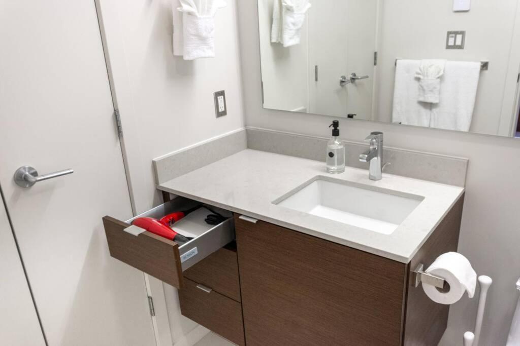 Clean 3Rd Floor Executive 1 Bedroom Apt In Old Town China Town 維多利亞 外观 照片
